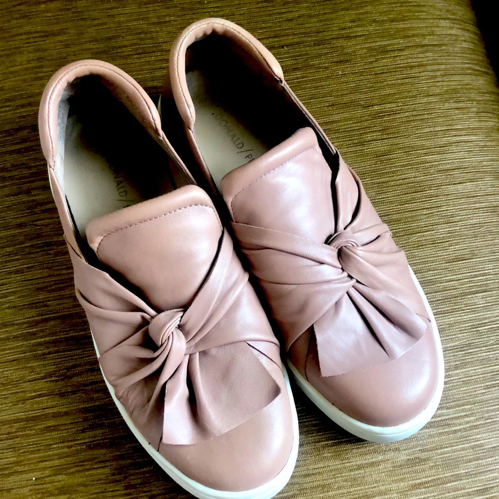 Donald Pliner bow moccasins